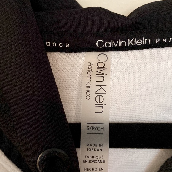 Calvin Klein Performance hooded sweater. - Picture 3 of 4